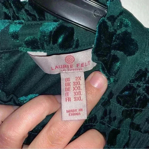 Women’s Plus Velvet Smocked Bust Flowy Floral Holiday Blouse Size 2X - Picture 5 of 11